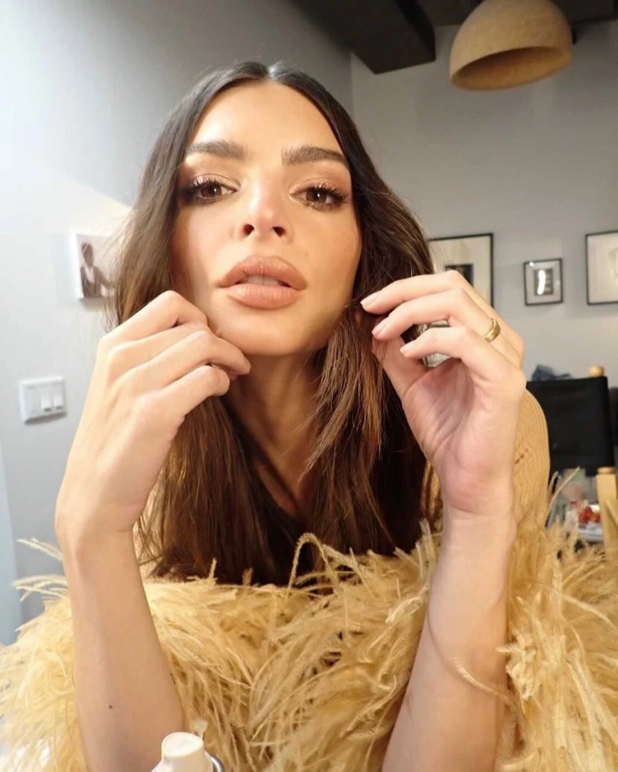 Emily ratajkowski