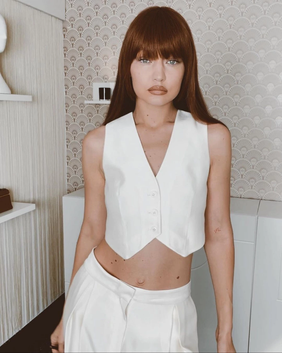 Gigi Hadid Perçemlerin Çekim Alanında Gigi Hadid Perçemlerin Çekim Alanında