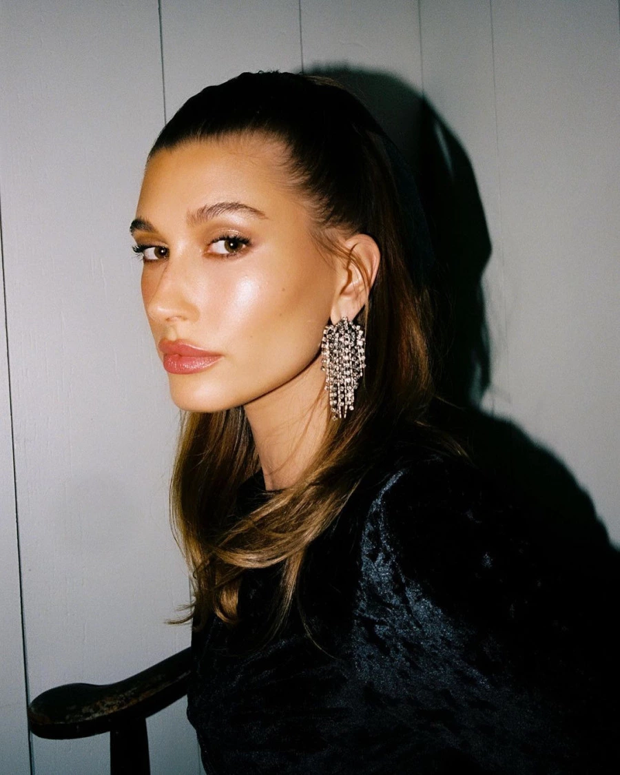 Hailey Bieber'ın Doğum Günü Güzelliği Hailey Bieber'ın Doğum Günü Güzelliği