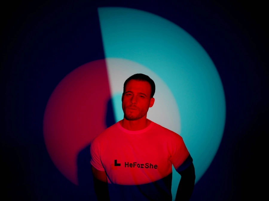 Kerem Bürsin artık HeForShe sözcüsü Kerem Bursin