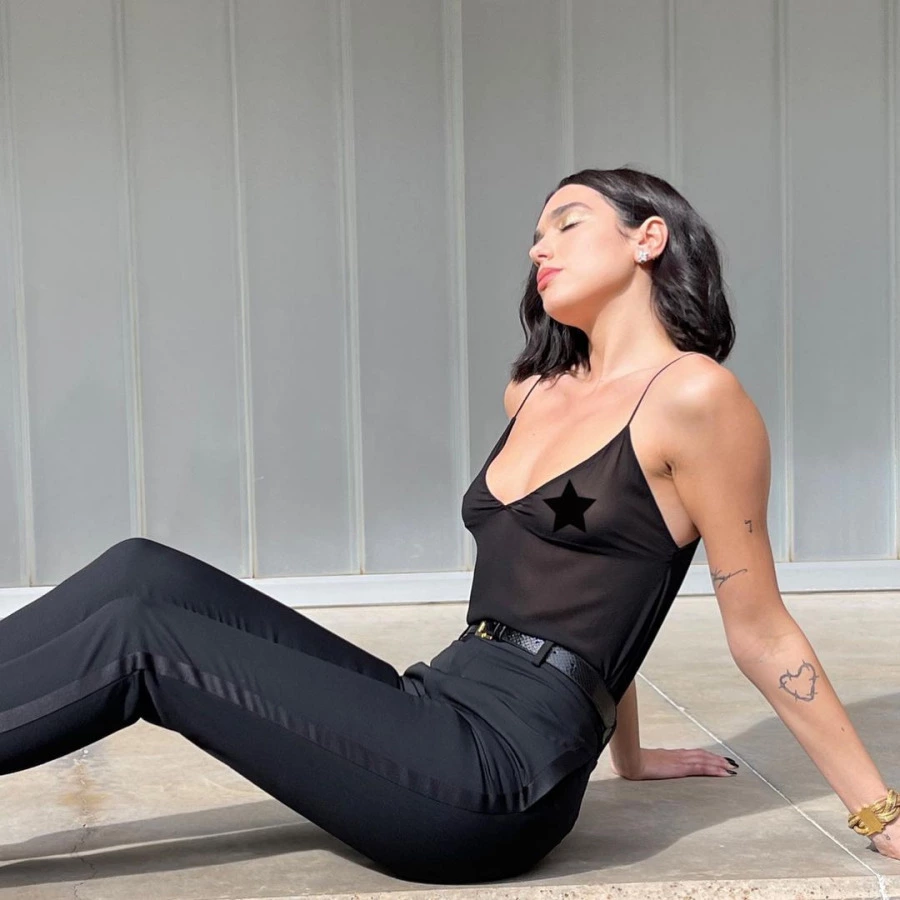 Dua Lipa Bob Kesimin Çekim Alanında Dua Lipa