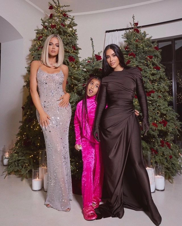 Kardashian’ların Noel Şıklığı kim kardashian
