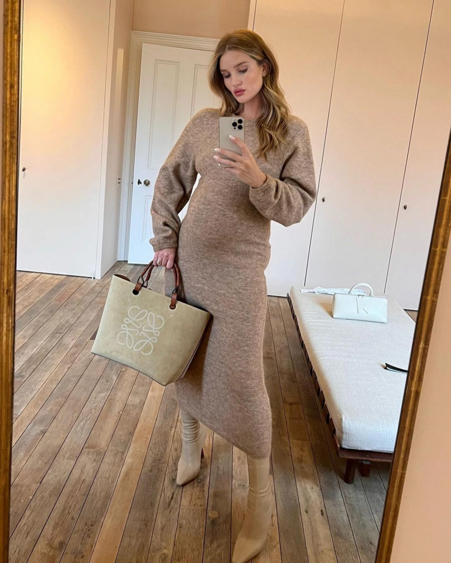 Rosie Huntington-Whiteley'nin Hamilelik Stili Rosie Huntington-Whiteley