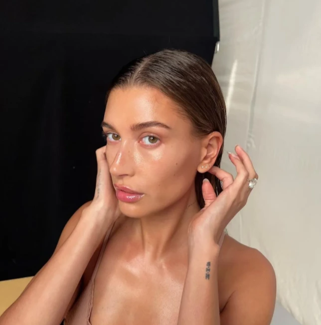 Hailey Bieber'dan Markası Rhode'a Dair Yeni İpucu Hailey Bieber