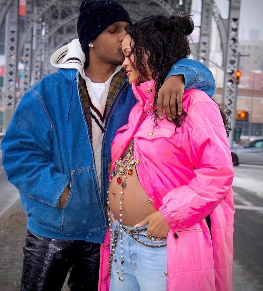 Rihanna ve A$AP Rocky İlk Bebeklerini Bekliyor Rihanna ve A$AP Rocky İlk Bebeklerini Bekliyor