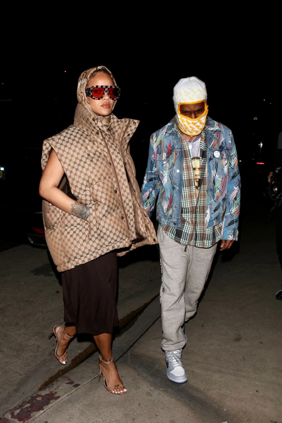 Rihanna’nın Hamilelik Stili Mercek Altında Rihanna