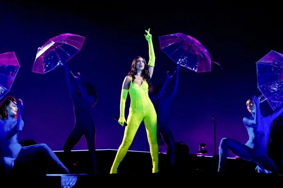 Dua Lipa’nın Konser Stilinden Yeni İşbirliklerine Haftanın Moda Haberleri Dua Lipa