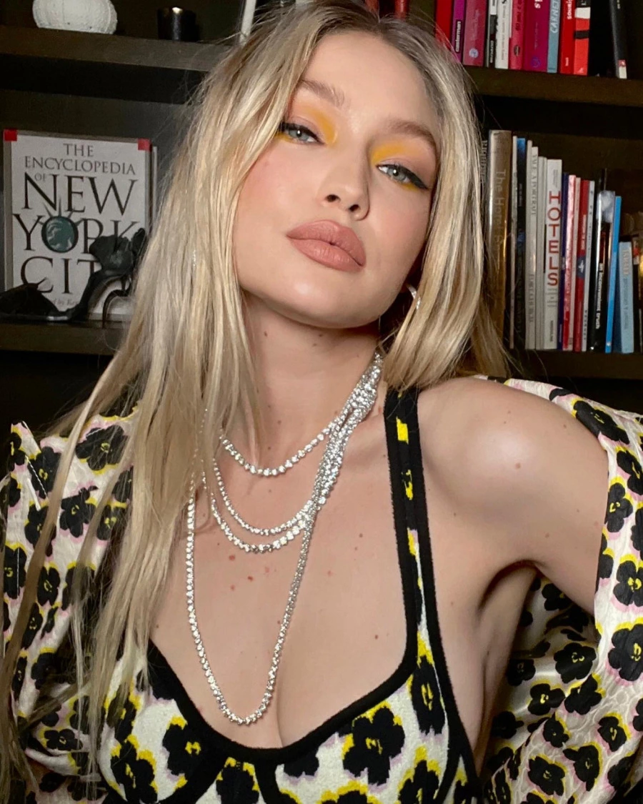 Paris Güneşi Gigi Hadid'in Bakışlarında gigi hadid