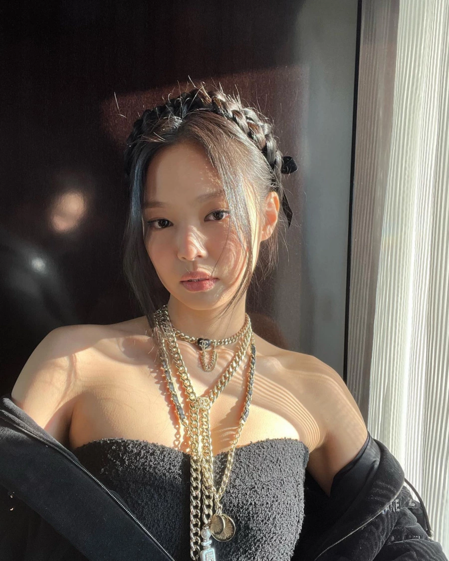 Jennie Kim'in Örgülerinde Chanel Zarafeti jennie kim blackpink
