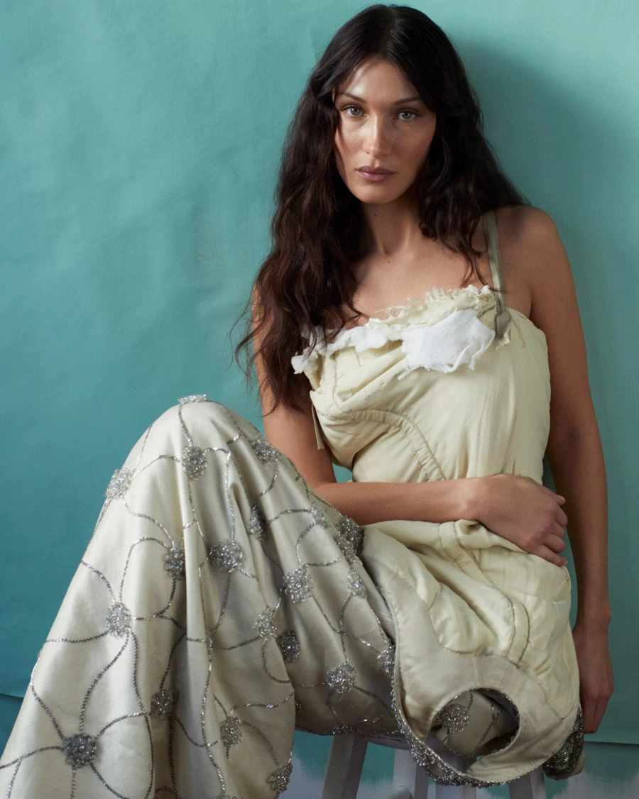 Bella Hadid'in Yeni Kariyer Yolculuğu Bella Hadid'in Yeni Kariyer Yolculuğu