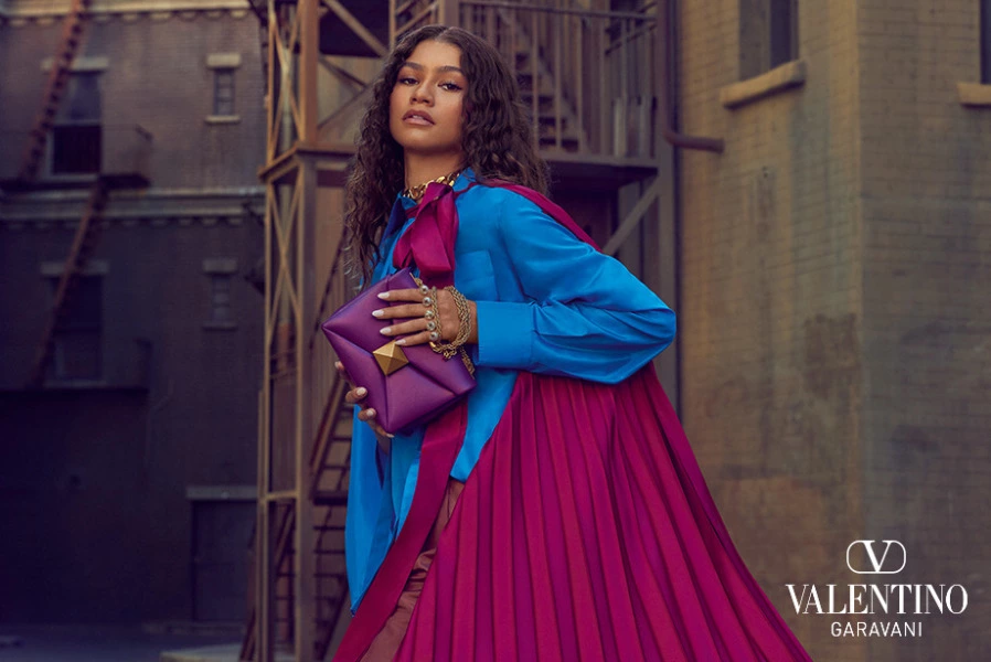 Zendaya ile Valentino'dan Etkileyici Birliktelik Zendaya ile Valentino'dan Etkileyici Birliktelik
