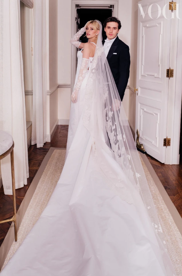 Nicola Peltz'in Özel Tasarım Valentino Couture Gelinliği Adeta Bir Sanat Eseri Gibiydi Nicola Peltz, Brooklyn Beckham