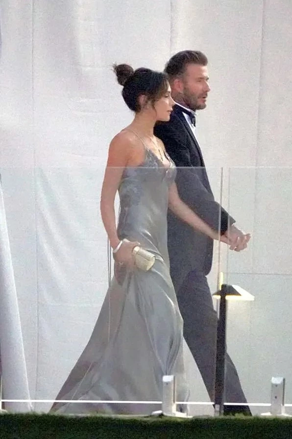 Victoria Beckham’dan Nostaljik ve Minimalist Tavır Victoria Beckham’dan Nostaljik ve Minimalist Tavır