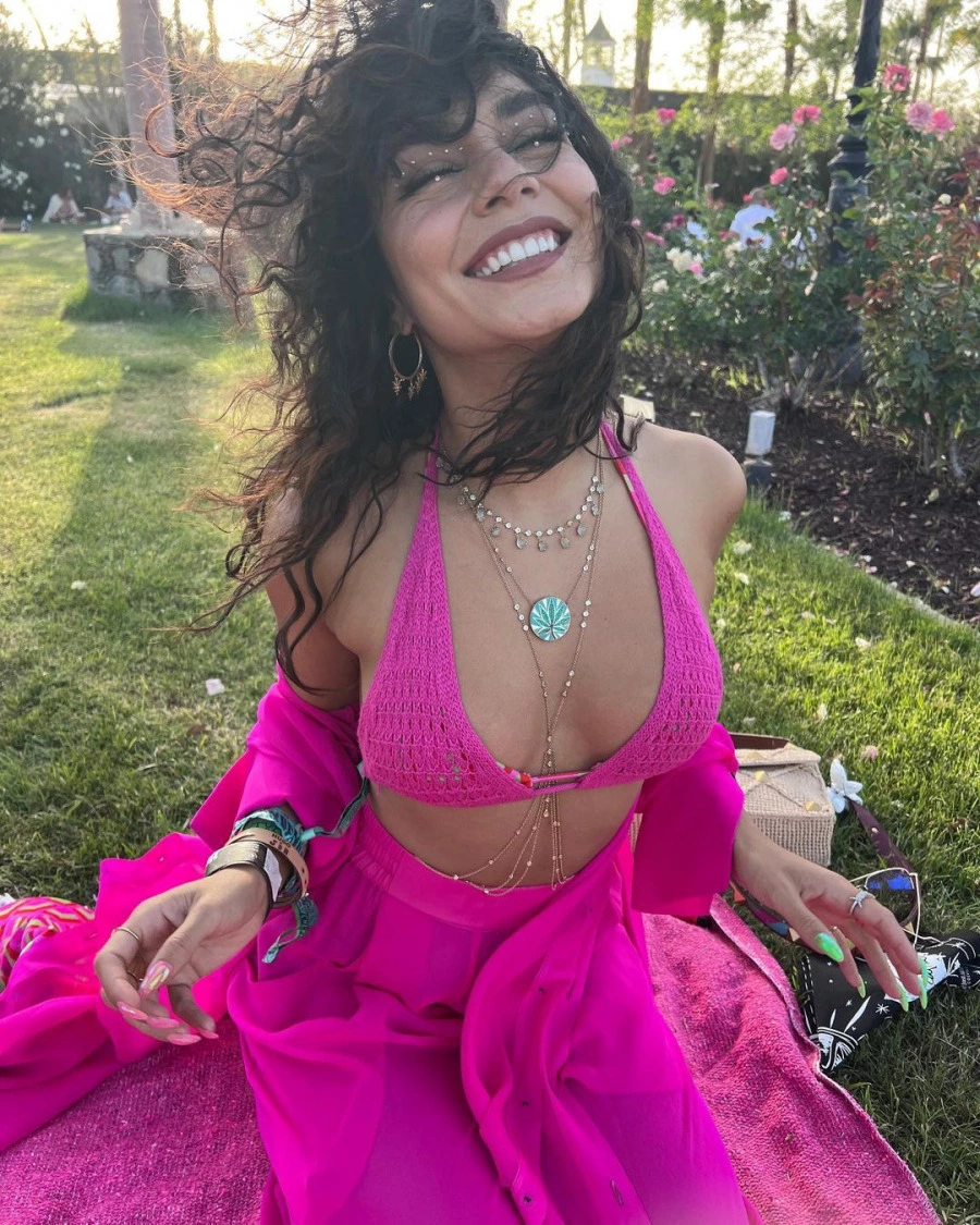 Coachella'da Pembenin Üstünlüğü Coachella, Vanessa Hudgens