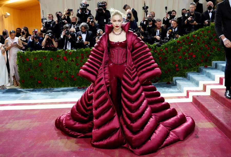 Gigi Hadid'in Donatella Versace'ye Doğum Günü Hediyesi Gigi Hadid