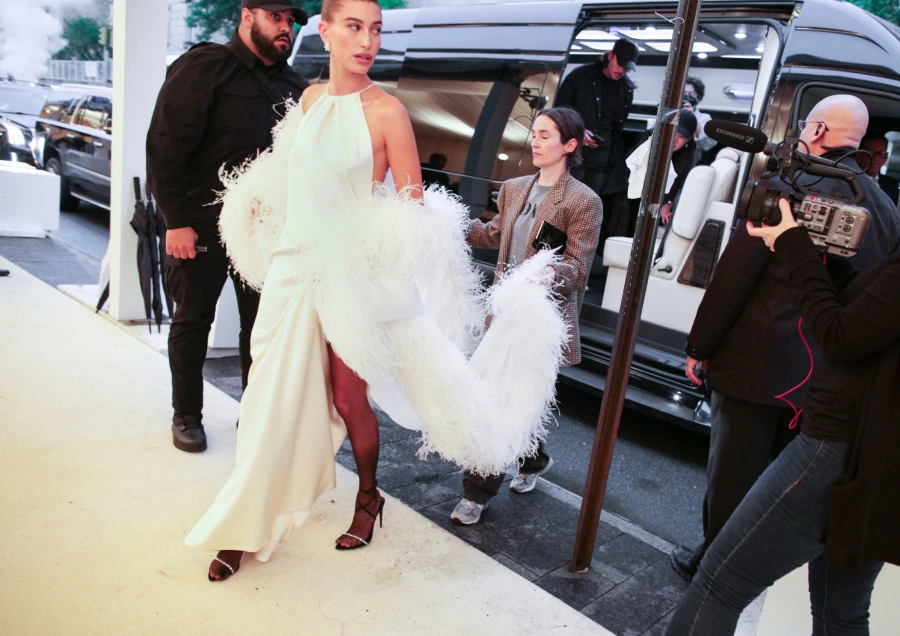 Hailey Bieber’ın Met Gala İhtişamı Hailey Bieber’ın Met Gala İhtişamı