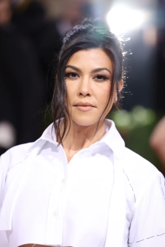 Gelinlerin Yeni İlham Perisi: Kourtney Kardashian Kourtney Kardashian