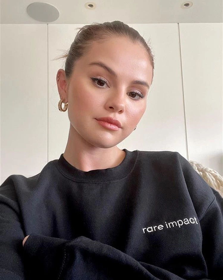 Selena Gomez'in Maskara Hilesi Selena Gomez, Rare Beauty