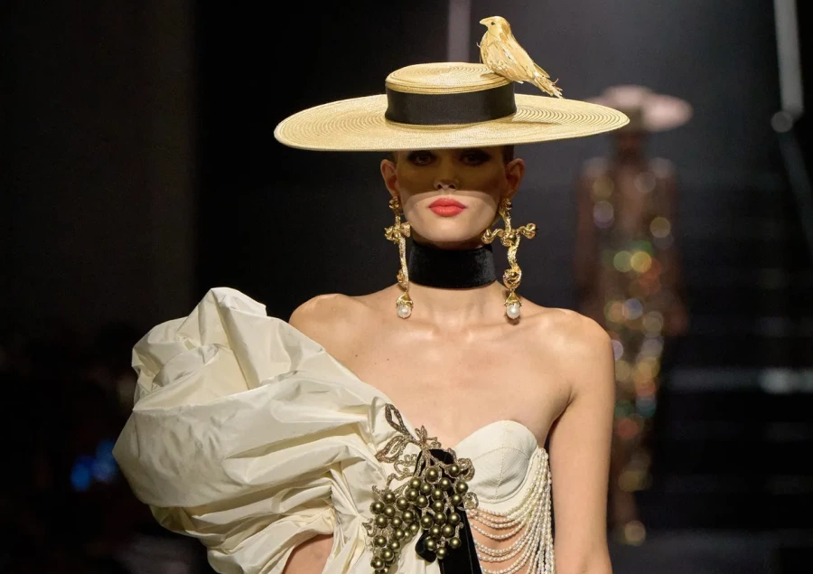 Schiaparelli'nin 2022/23 Sonbahar/Kış Couture Defilesi Hakkında Bilmeniz Gereken 5 Şey Schiaparelli