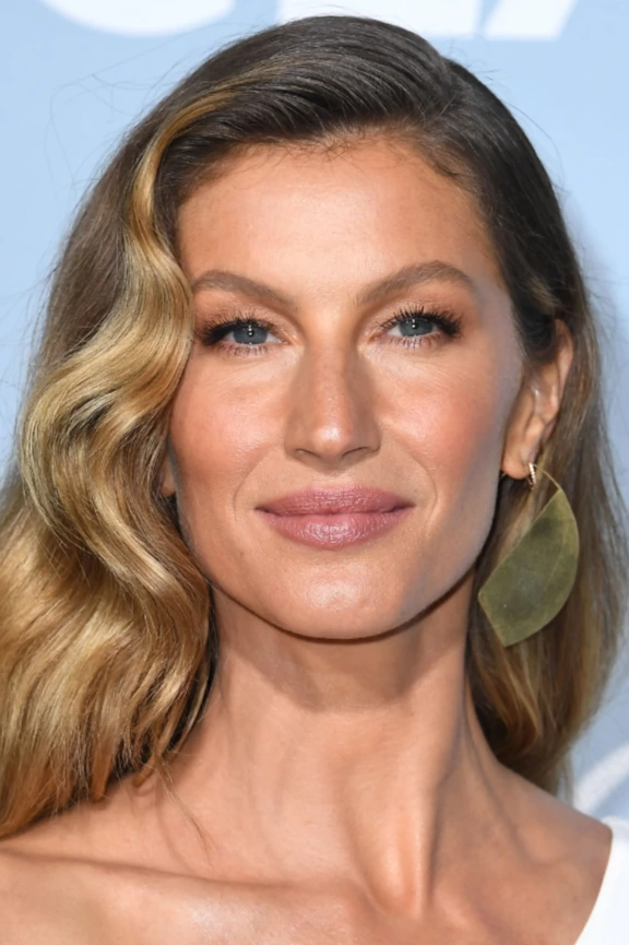 Gisele Bündchen'ın Çantasında Taşıdığı 7 Wellness Ürünü Gisele Bündchen