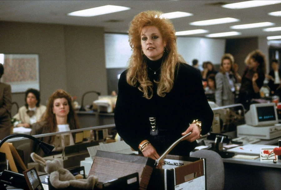 Selena Gomez Working Girl'ü Günümüze Uyarlıyor Selena Gomez Working Girl'ü Günümüze Uyarlıyor