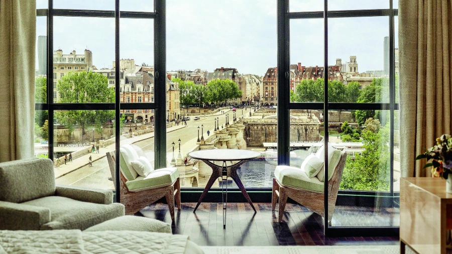 Paris'te Yeni Hayat Paris'te Yeni Hayat