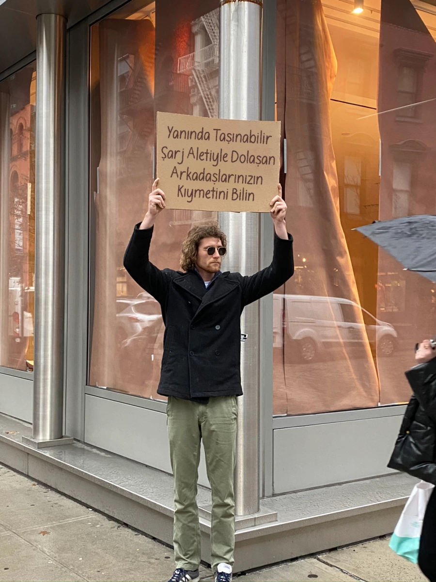 #VOGUESosyalEtki: Bir Karton Nasıl Sosyal Etki Yaratır? @dudewithsign'a Sorduk #VOGUESosyalEtki: Bir Karton Nasıl Sosyal Etki Yaratır? @dudewithsign'a Sorduk
