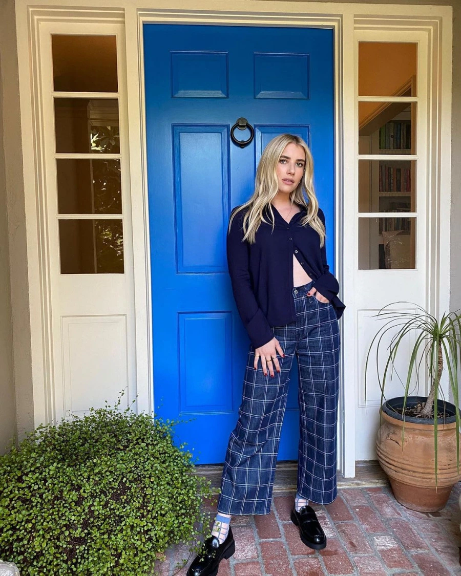 Ünlülerden Uyarlayabileceğiniz Sonbahara Uyumlu 11 Görünüm Emma Roberts