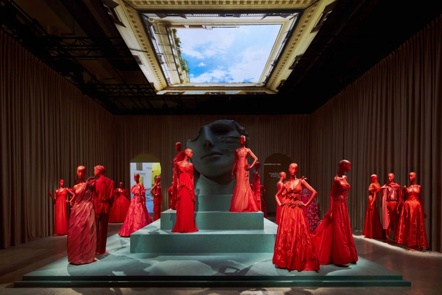 "Forever Valentino" Sergisi Doha'da "Forever Valentino" Sergisi Doha'da