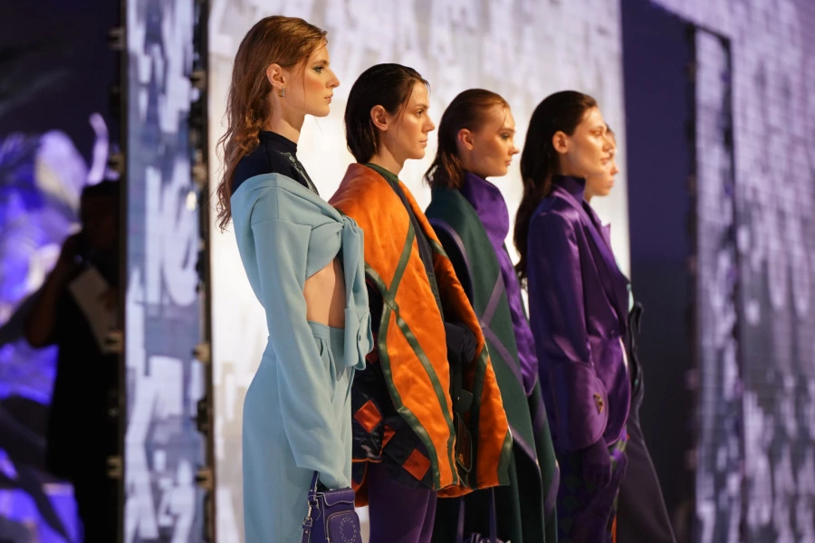 Koza Genç Moda Tasarımcıları Yarışması Ödülleri Sahiplerini Buldu Koza Genç Moda Tasarımcıları Yarışması Bir Kere Daha Genç Yetenekleri Ödüllendirdi