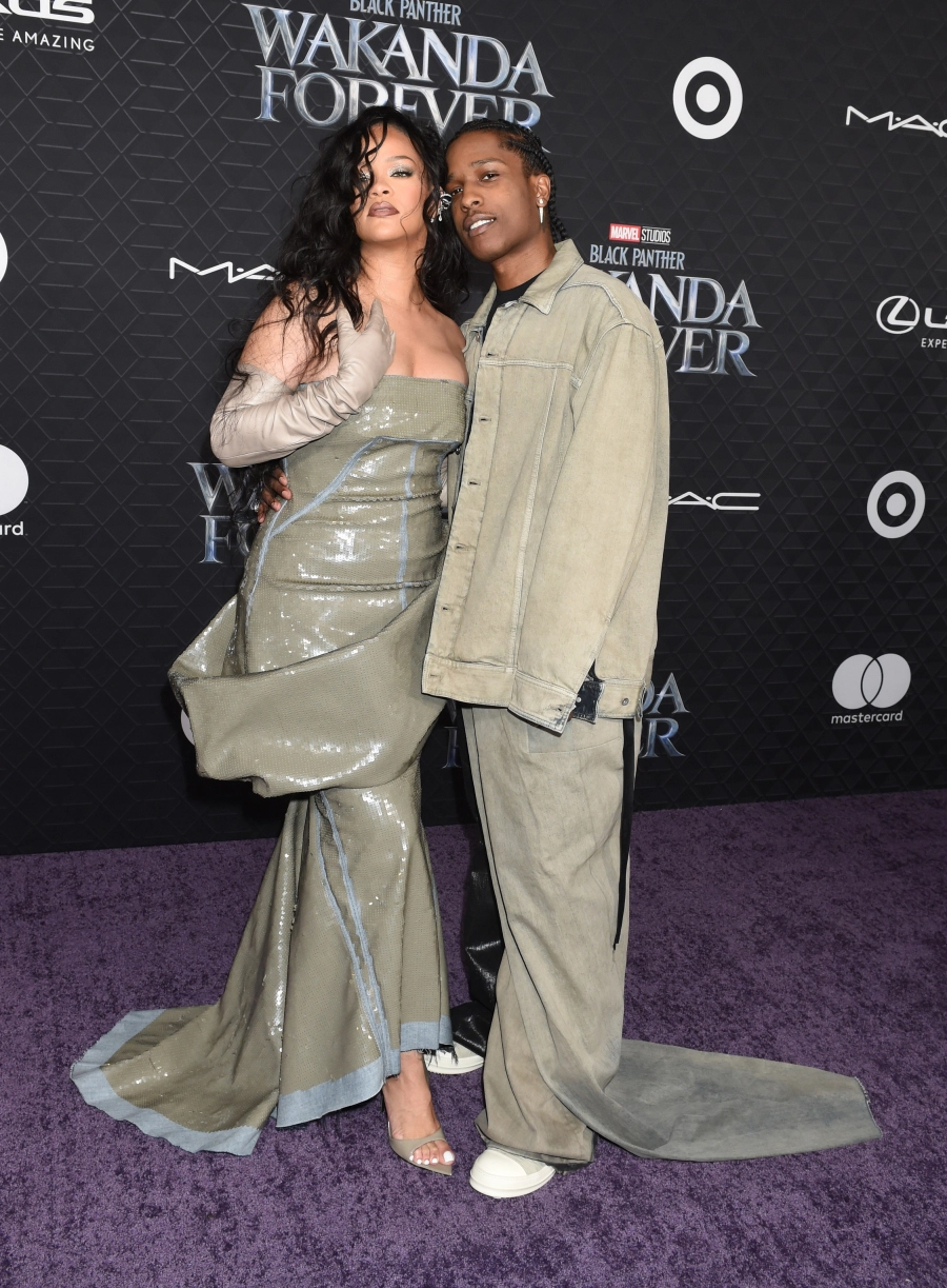Rihanna'nın Bebeğine Merhaba Diyebiliriz Rihanna'nın Bebeğine Merhaba Diyebiliriz