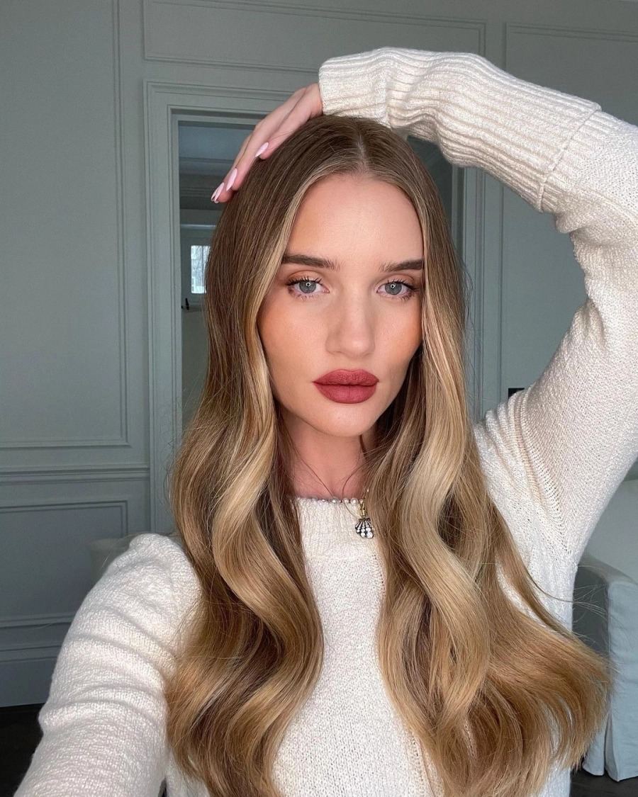 Natasha Poly'den Rosie Huntington-Whiteley'e Haftanın Güzellik Instagram'ları