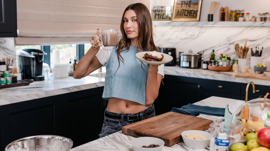 Hailey Bieber Bu Kez Mutfakta Hailey Bieber Bu Kez Mutfakta
