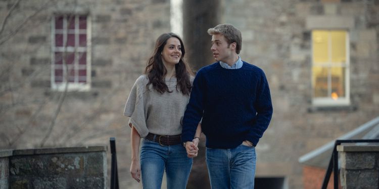 The Crown Kate Middleton ve Prens William'ın İlk Resmi Fotoğraflarını Paylaştı