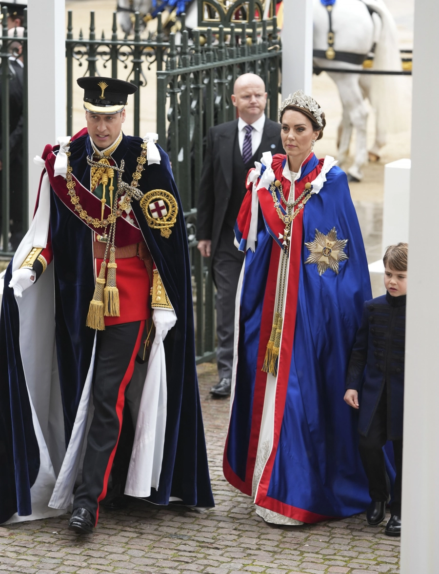 Kate Middleton, Taç Giyme Töreni'nde Yine Alexander McQueen Tercih Etti Kate Middleton, Taç Giyme Töreni'nde Yine Alexander McQueen Tercih Etti