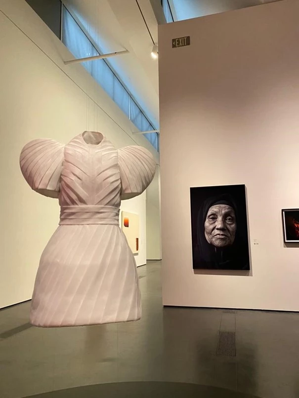 Dice Kayek’in Ödüllü “Kubbe” Elbisesi LACMA'da Dice Kayek’in Ödüllü “Kubbe” Elbisesi LACMA'da