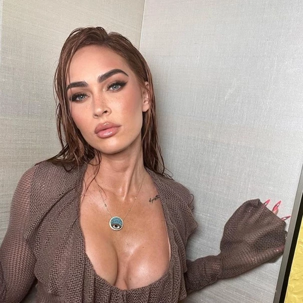Megan Fox’un Sahte Çilleri Yaz Makyajlarına İlham Oluyor Megan Fox’un Sahte Çilleri Yaz Makyajlarına İlham Oluyor