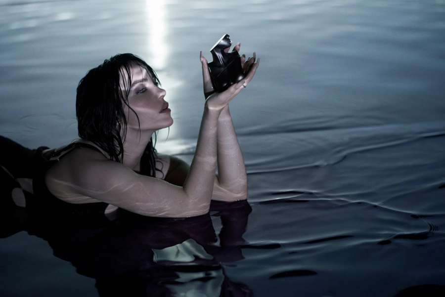 Röportaj: Billie Eilish, Z Nesline Özel Parfüm Çıkarıyor Röportaj: Billie Eilish, Z Nesline Özel Parfüm Çıkarıyor