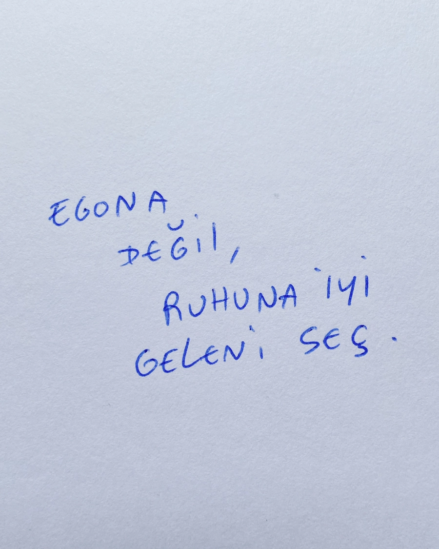 #VOGUESosyalEtki: Thomas Lelu Kelimelerin Gücünü Savunuyor #VOGUESosyalEtki: Thomas Lelu Kelimelerin Gücünü Savunuyor