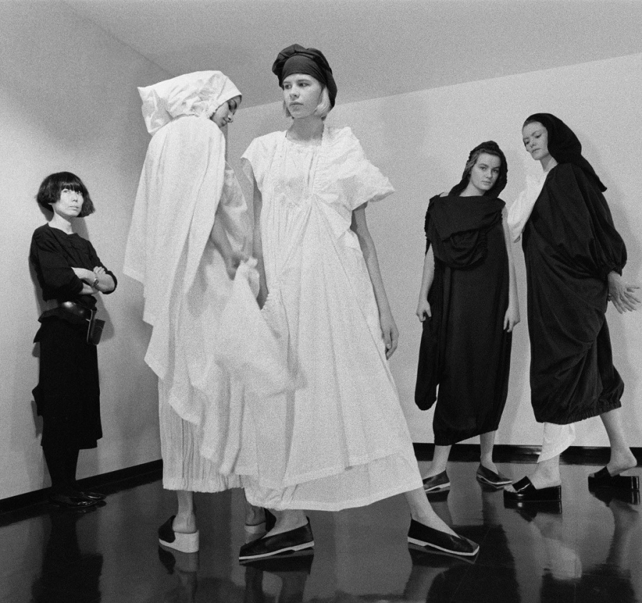 Kadınların Sanatsal Mirasını Kutlayan Sergi: Women Dressing Women Kadınların Sanatsal Mirasını Kutlayan Sergi: Women Dressing Women