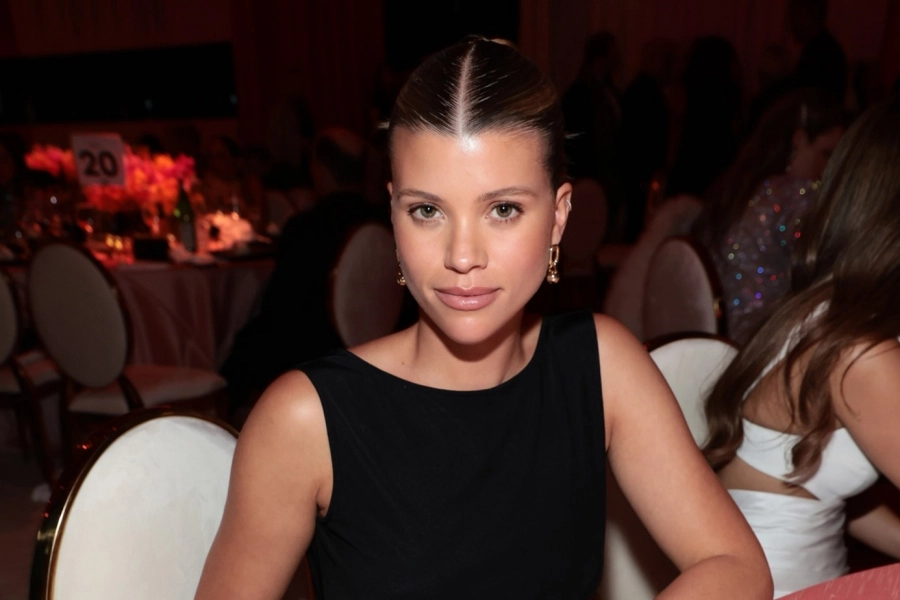 Sofia Richie’nin Saç uzatma Sırrı ve İmza Topuzu Sofia Richie’nin Saç uzatma Sırrı ve İmza Topuzu