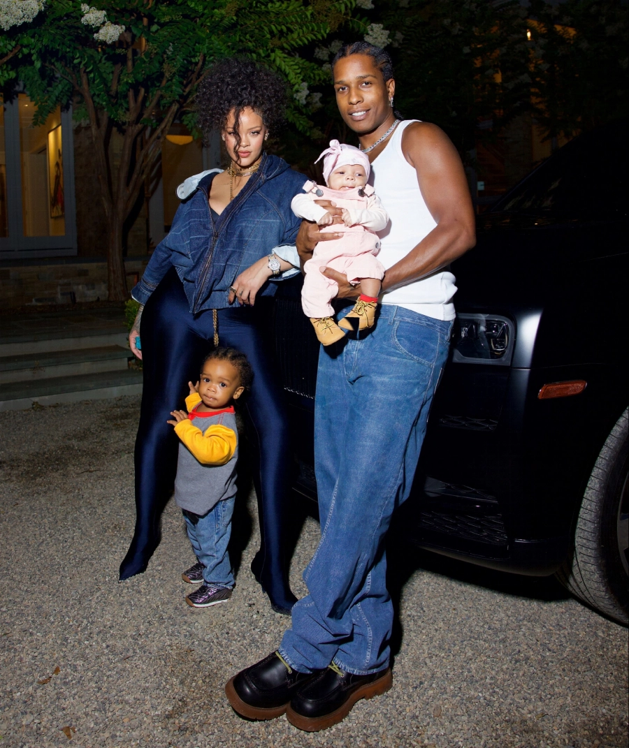 Rihanna ve A$AP Rocky Oğulları Riot Rose'un İlk Fotoğraflarını Yayınladı Rihanna ve A$AP Rocky Oğulları Riot Rose'un İlk Fotoğraflarını Yayınladı