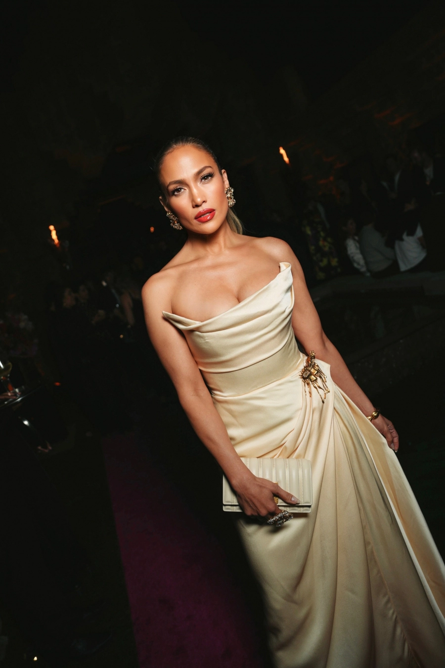 Jennifer Lopez'in Doğal Tırnakları Bizi Çok Kıskandırıyor Jennifer Lopez'in Doğal Tırnakları Bizi Çok Kıskandırıyor