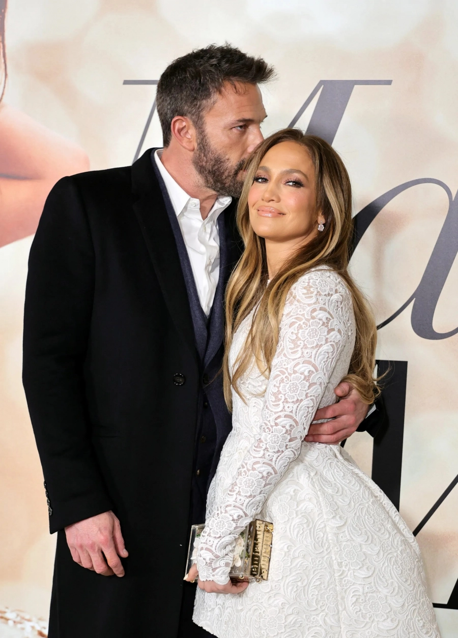Jennifer Lopez’in Evliliğinin İlk Yılında Büyük Bir Güzellik Açığa Çıktı Jennifer Lopez’in Evliliğinin İlk Yılında Büyük Bir Güzellik Açığa Çıktı