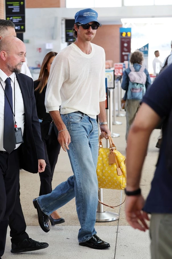 Louis Vuitton’un Yeni Kreatif Direktörü Pharrell Williams’dan 1 Milyon Dolar Değerinde Çanta Louis Vuitton’un Yeni Kreatif Direktörü Pharrell Williams’dan 1 Milyon Dolar Değerinde Çanta