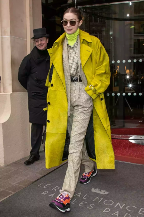 Sonbaharda Kat Kat Giyinirken Şık Görünmek İçin: Layering Trendi Sonbaharda Kat Kat Giyinirken Şık Görünmek İçin: Layering Trendi