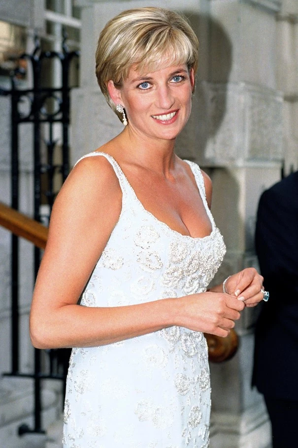 Prenses Diana ve Çok Sevdiği 90’ların Popüler Fransız Manikürü Prenses Diana ve Çok Sevdiği 90’ların Popüler Fransız Manikürü
