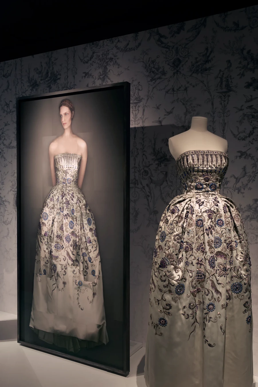 Kadın Bakışı Dior'un Yeni Sergisinde Kutlanıyor Kadın Bakışı Dior'un Yeni Sergisinde Kutlanıyor