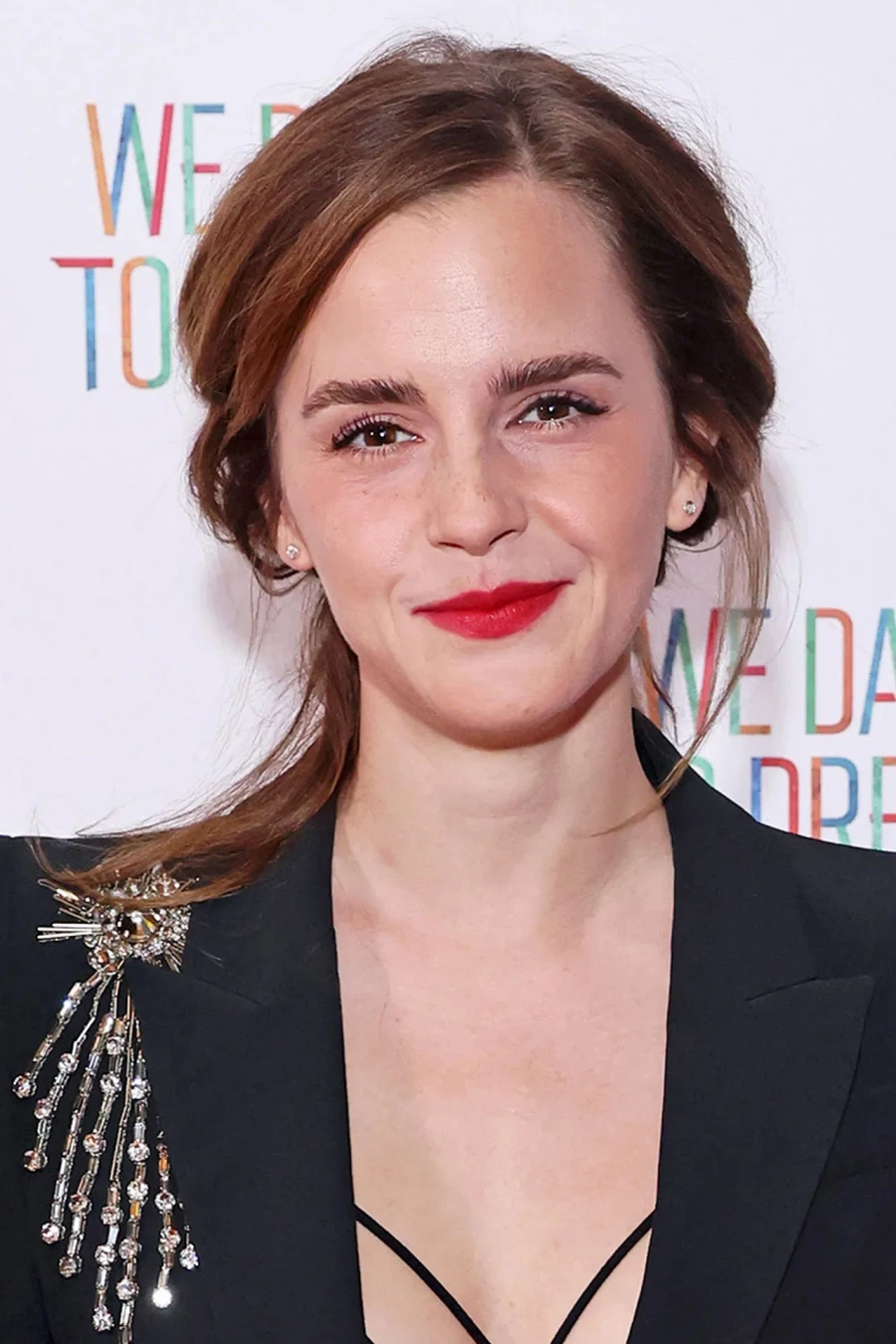 Emma Watson ve Alışılmışın Dışındaki Kırmızı Halı Görünümü Emma Watson ve Alışılmışın Dışındaki Kırmızı Halı Görünümü