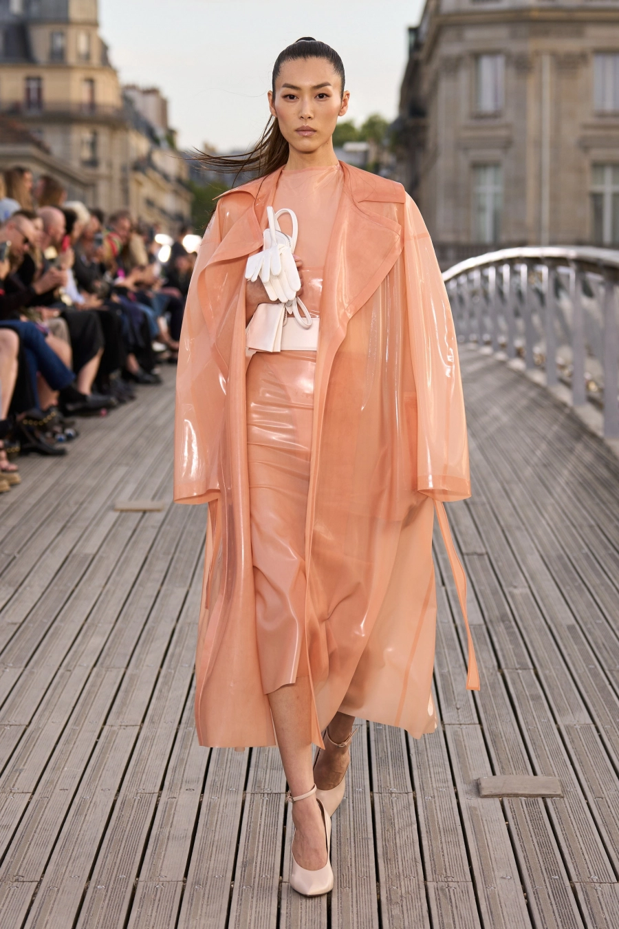 Pantone'den 2024'ün Rengi: Peach Fuzz